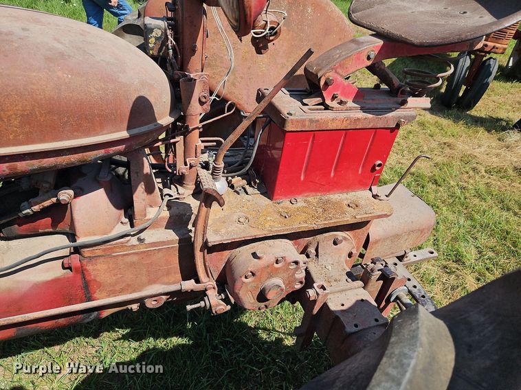 image for item LL9255 1953 Farmall Super H  tractor