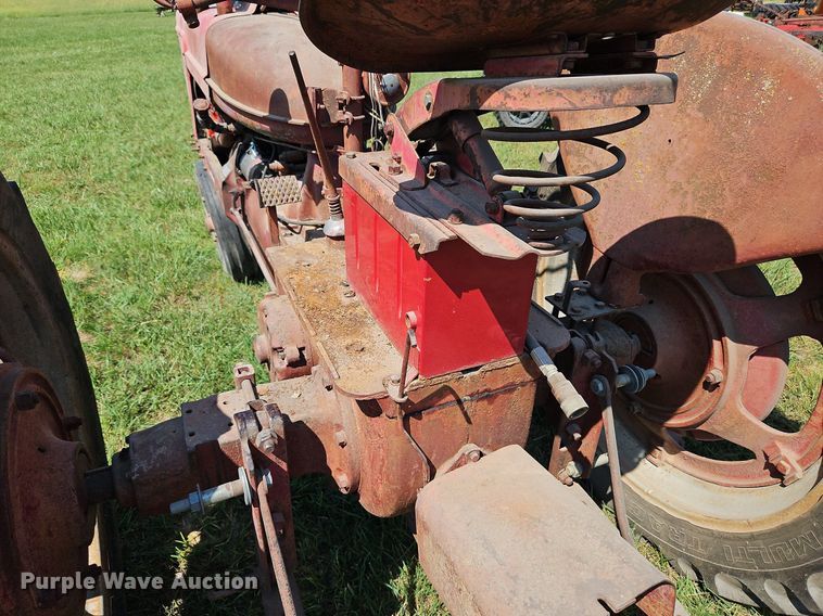image for item LL9255 1953 Farmall Super H  tractor