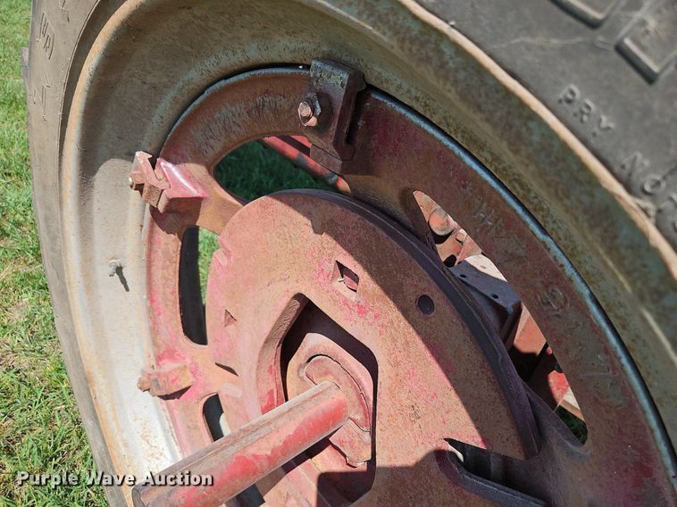 image for item LL9255 1953 Farmall Super H  tractor