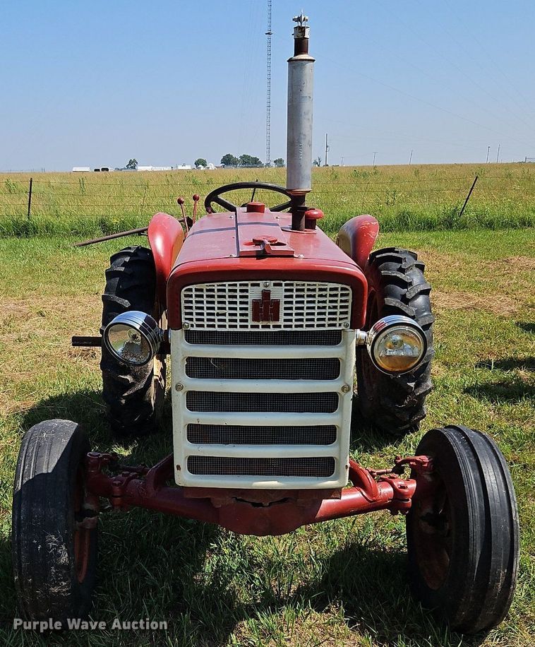 image for item LL9256 1960 International 240 Utility  tractor