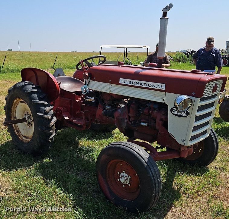 image for item LL9256 1960 International 240 Utility  tractor