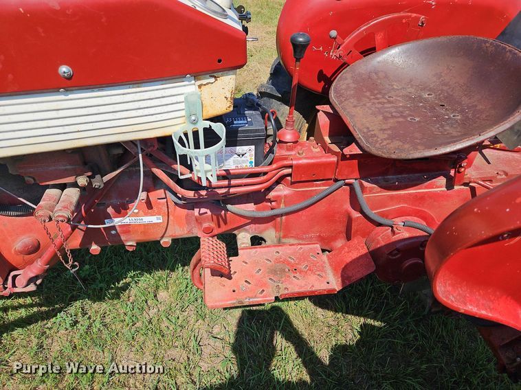 image for item LL9256 1960 International 240 Utility  tractor