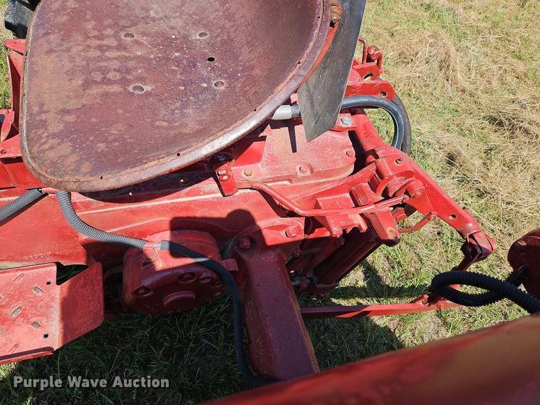 image for item LL9256 1960 International 240 Utility  tractor