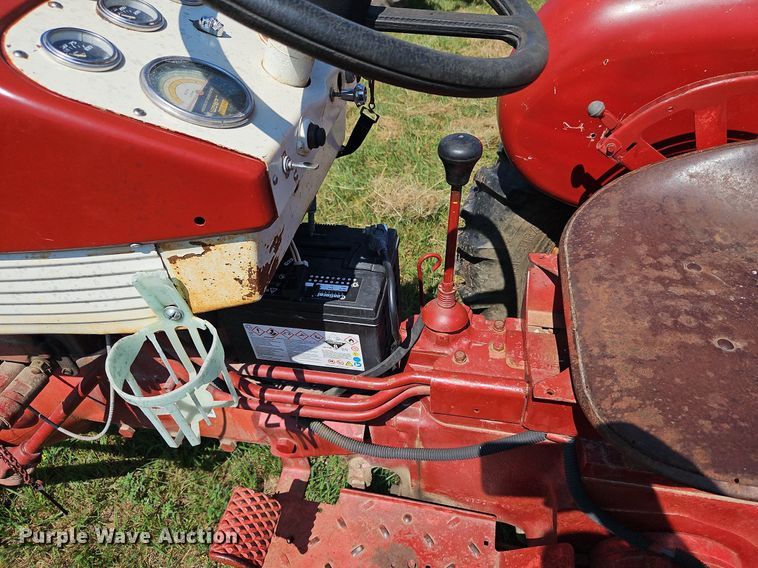 image for item LL9256 1960 International 240 Utility  tractor