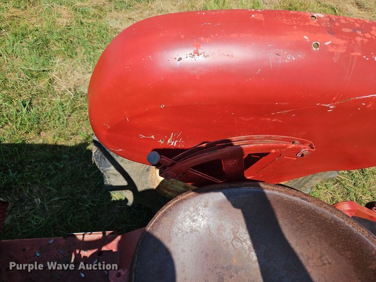 image for item LL9256 1960 International 240 Utility  tractor