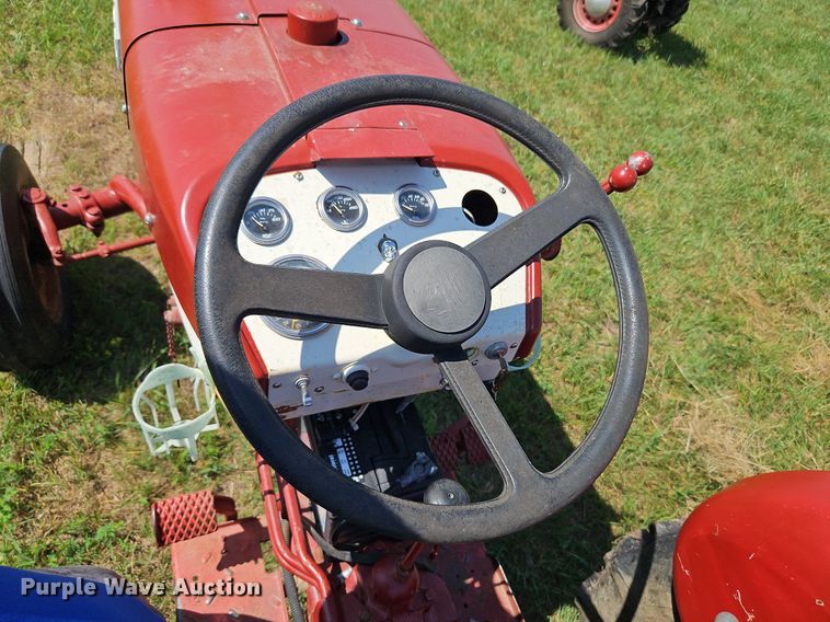 image for item LL9256 1960 International 240 Utility  tractor
