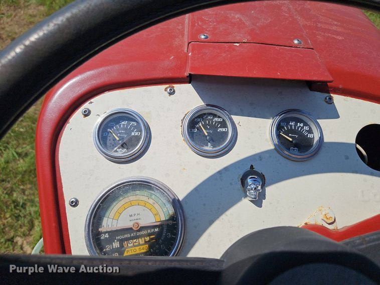 image for item LL9256 1960 International 240 Utility  tractor