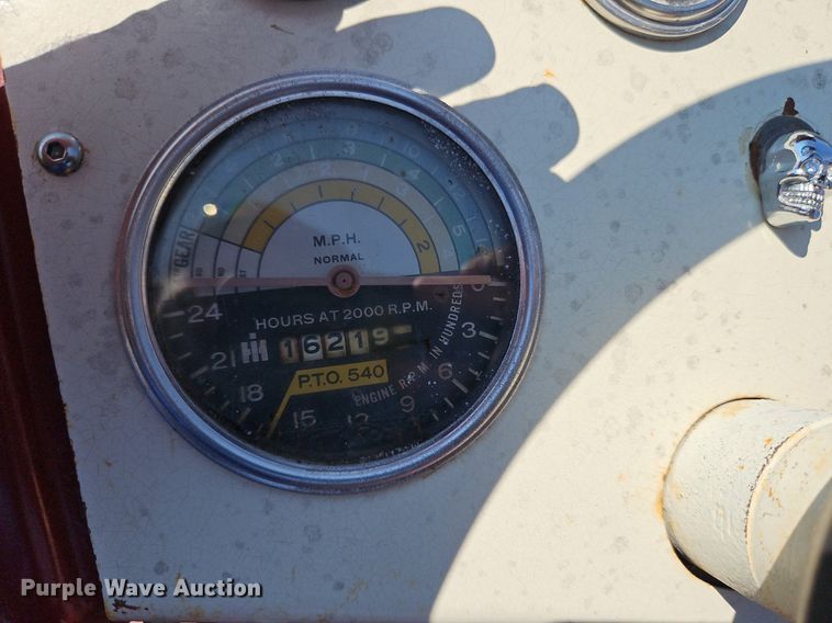 image for item LL9256 1960 International 240 Utility  tractor