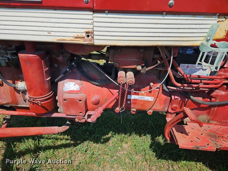 image for item LL9256 1960 International 240 Utility  tractor