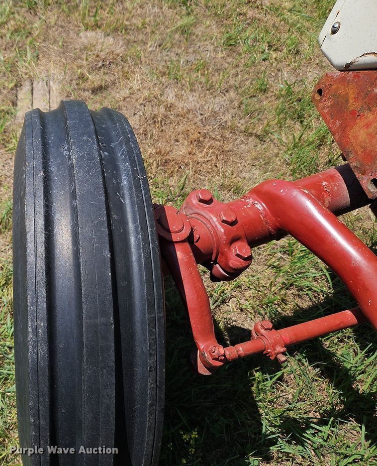 image for item LL9256 1960 International 240 Utility  tractor