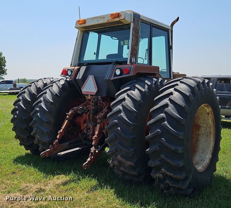 image for item LL9258 1978 International 1586  tractor
