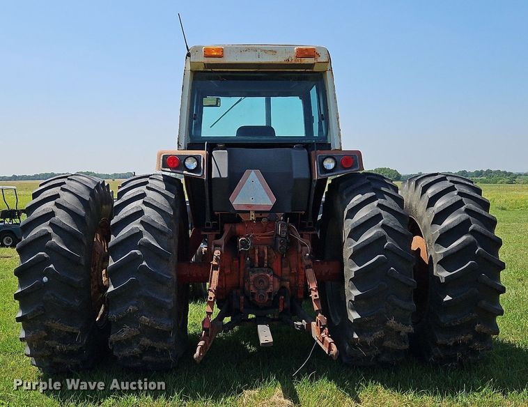 image for item LL9258 1978 International 1586  tractor