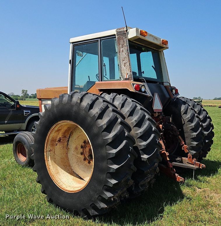 image for item LL9258 1978 International 1586  tractor
