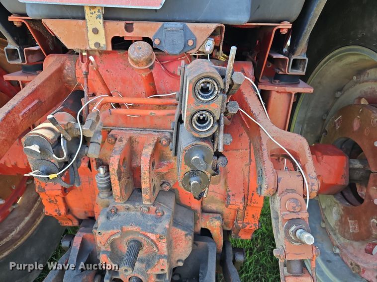 image for item LL9258 1978 International 1586  tractor