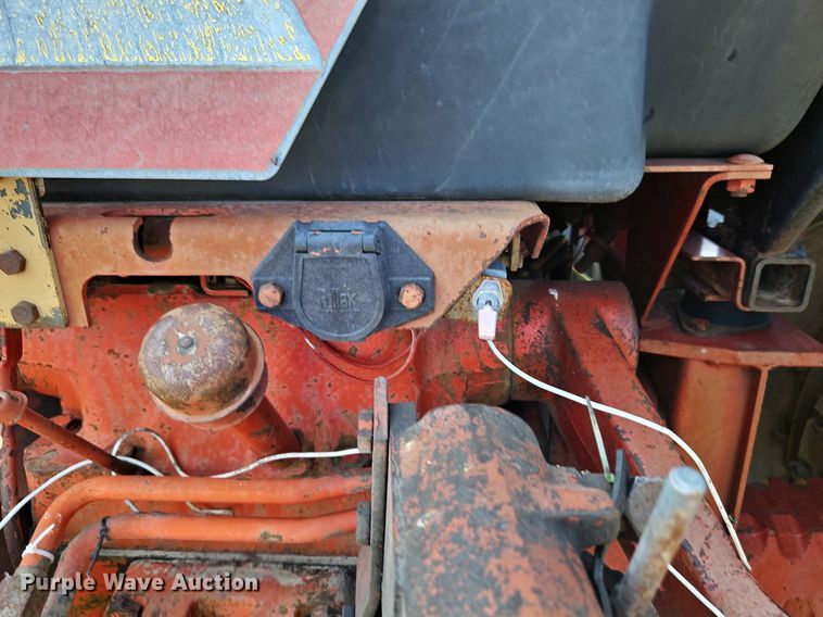 image for item LL9258 1978 International 1586  tractor