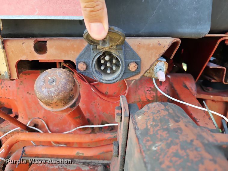 image for item LL9258 1978 International 1586  tractor