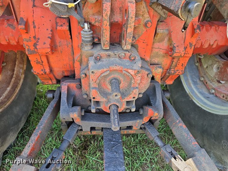 image for item LL9258 1978 International 1586  tractor