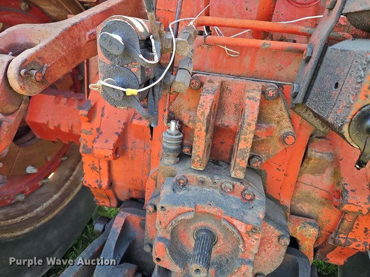 image for item LL9258 1978 International 1586  tractor