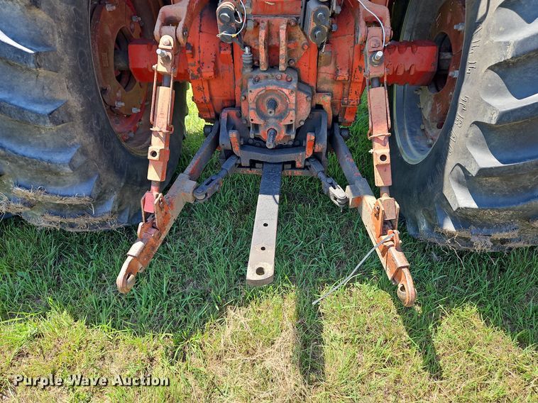 image for item LL9258 1978 International 1586  tractor