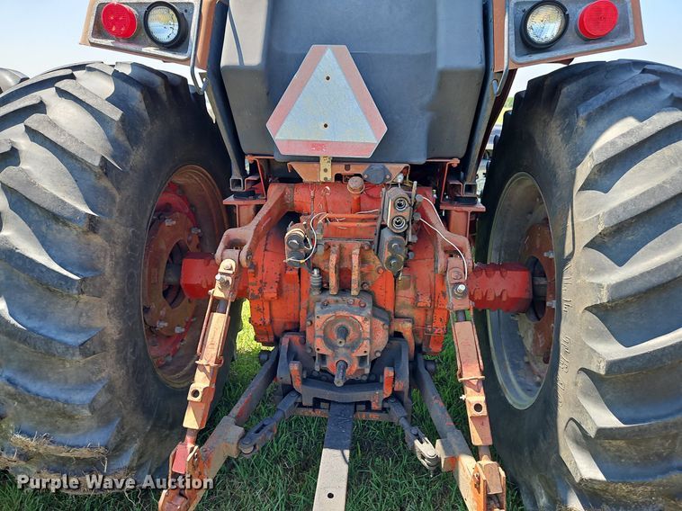 image for item LL9258 1978 International 1586  tractor