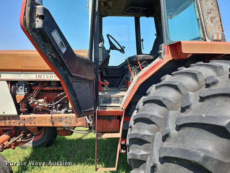 image for item LL9258 1978 International 1586  tractor