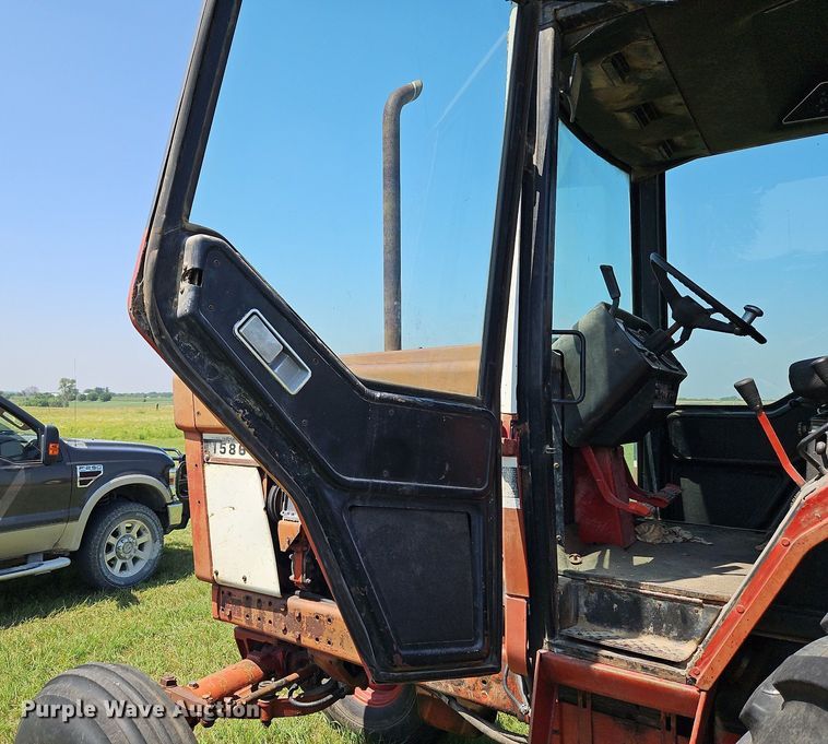 image for item LL9258 1978 International 1586  tractor