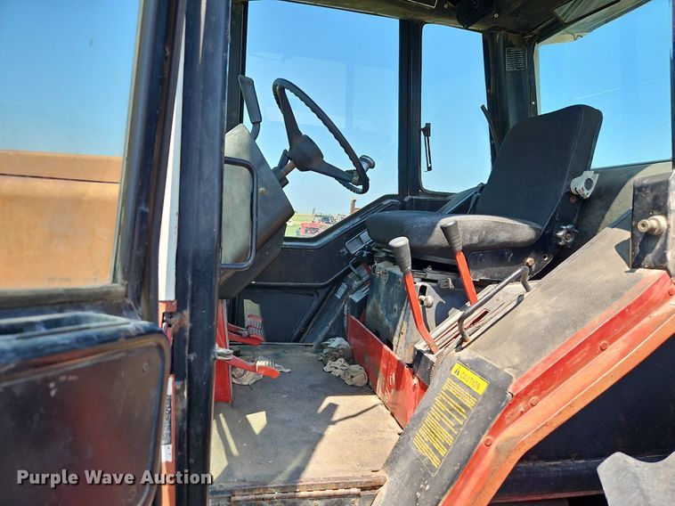 image for item LL9258 1978 International 1586  tractor