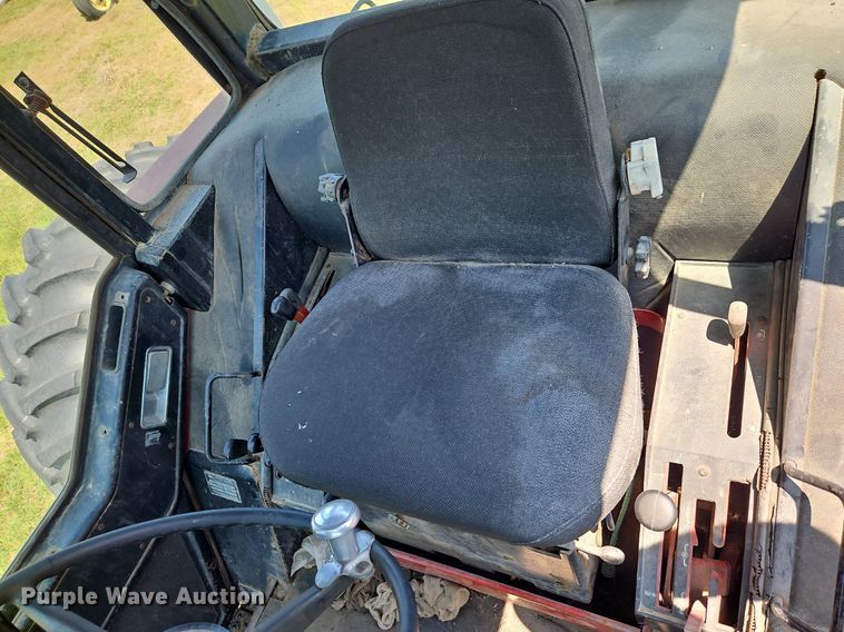 image for item LL9258 1978 International 1586  tractor