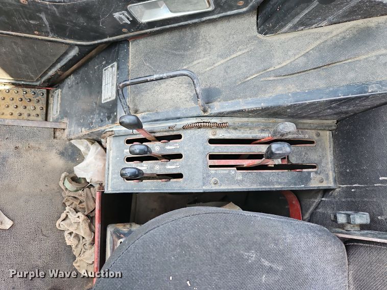 image for item LL9258 1978 International 1586  tractor