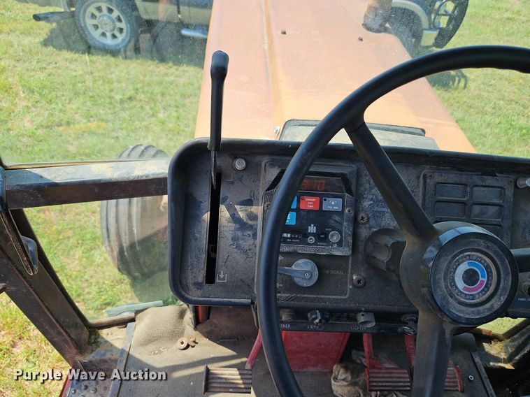 image for item LL9258 1978 International 1586  tractor