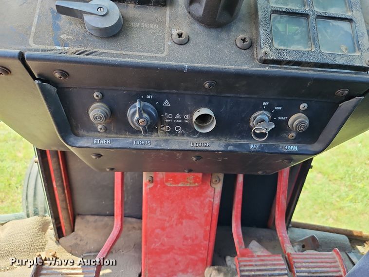 image for item LL9258 1978 International 1586  tractor