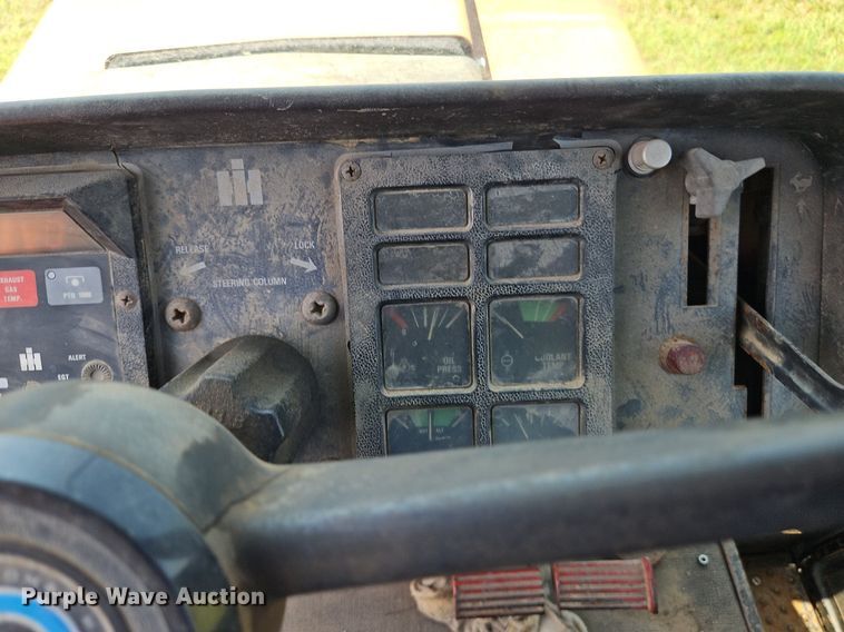 image for item LL9258 1978 International 1586  tractor