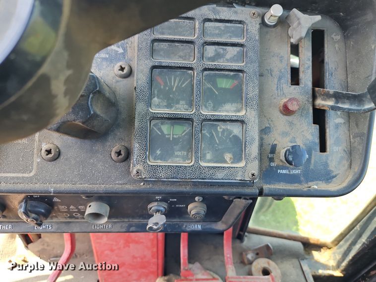 image for item LL9258 1978 International 1586  tractor