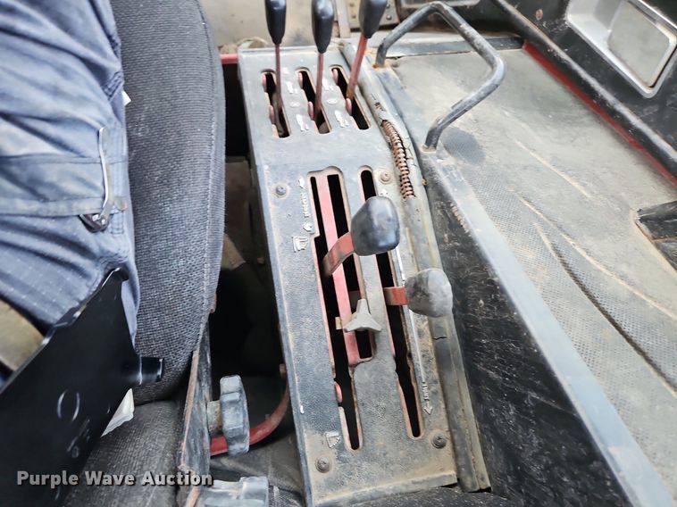 image for item LL9258 1978 International 1586  tractor