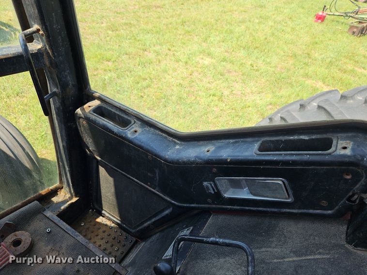 image for item LL9258 1978 International 1586  tractor