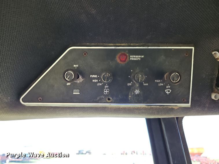 image for item LL9258 1978 International 1586  tractor