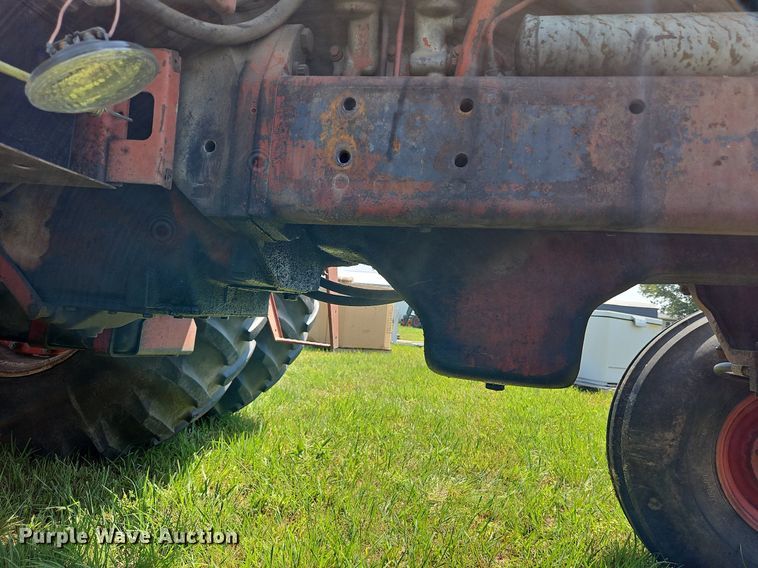 image for item LL9258 1978 International 1586  tractor