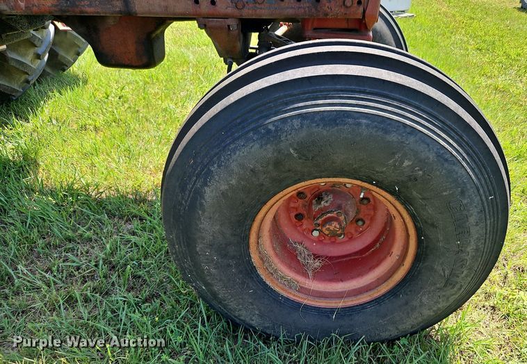 image for item LL9258 1978 International 1586  tractor