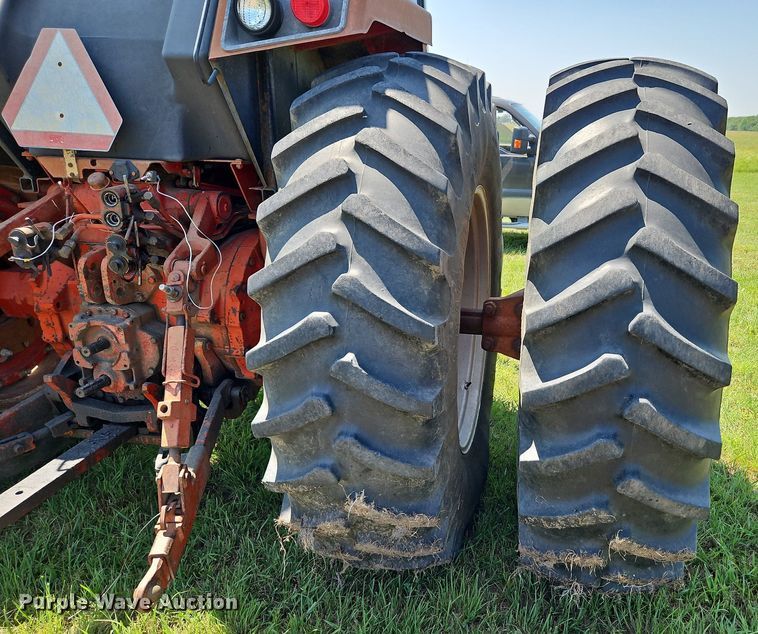 image for item LL9258 1978 International 1586  tractor