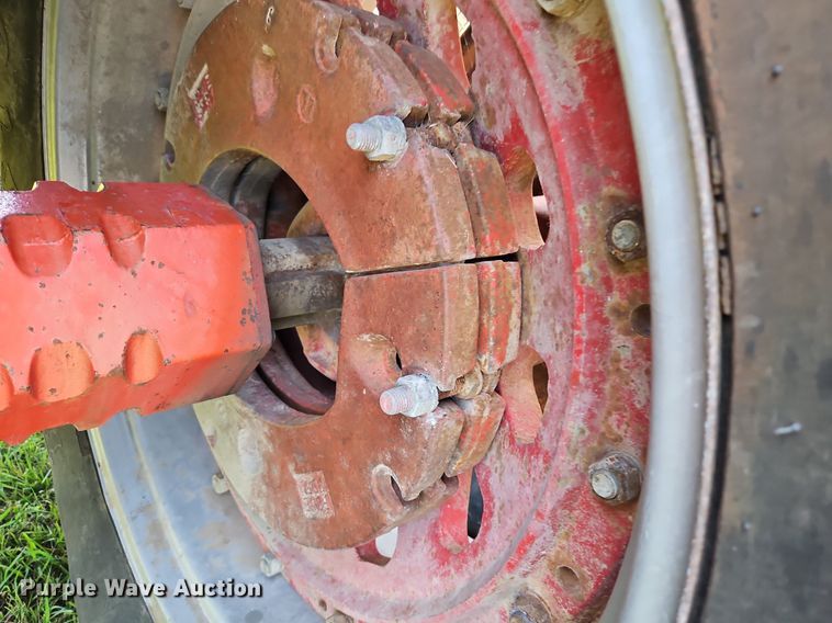 image for item LL9258 1978 International 1586  tractor