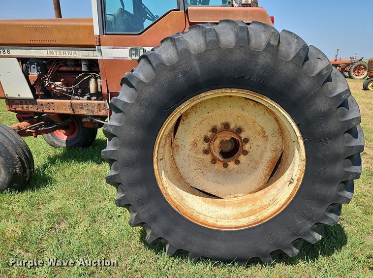image for item LL9258 1978 International 1586  tractor