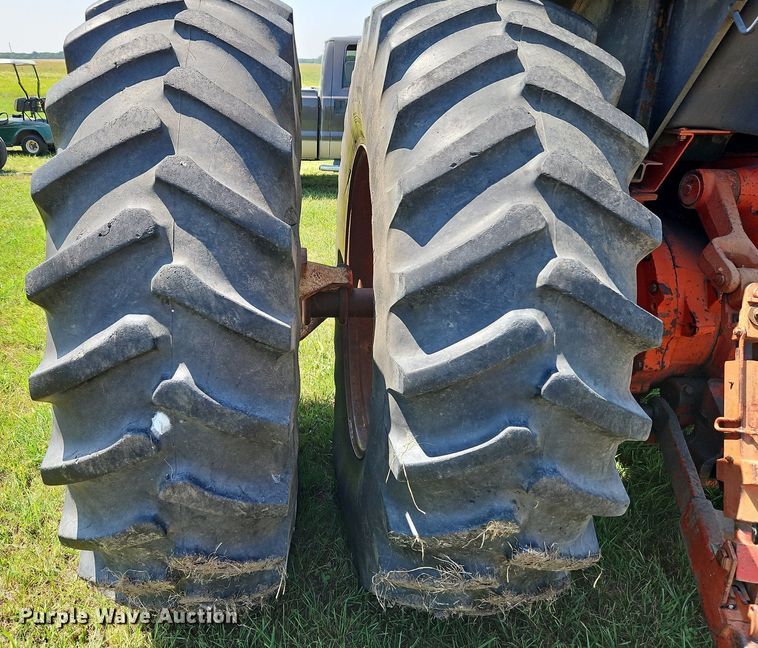 image for item LL9258 1978 International 1586  tractor