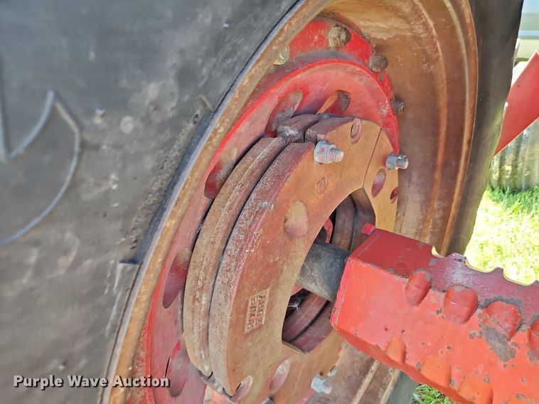 image for item LL9258 1978 International 1586  tractor