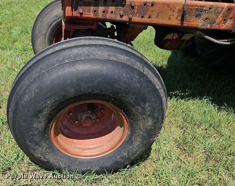 image for item LL9258 1978 International 1586  tractor