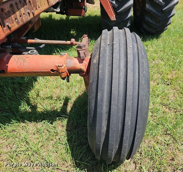 image for item LL9258 1978 International 1586  tractor