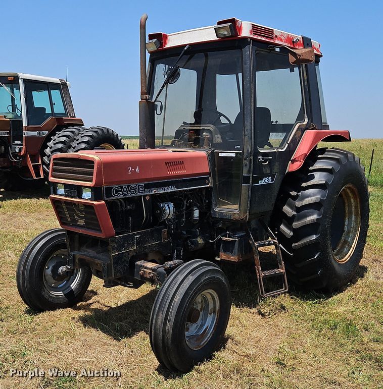 image for item LL9260 1990 Case IH 685  tractor