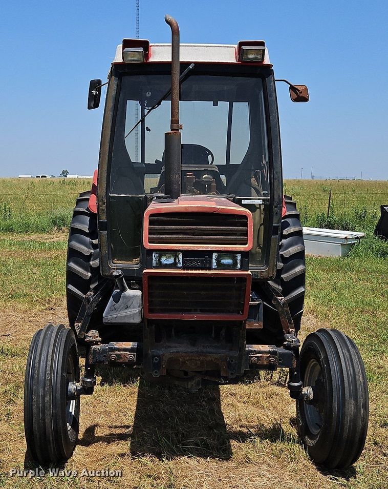 image for item LL9260 1990 Case IH 685  tractor