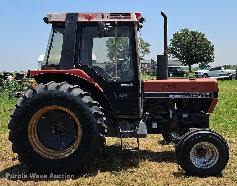 image for item LL9260 1990 Case IH 685  tractor