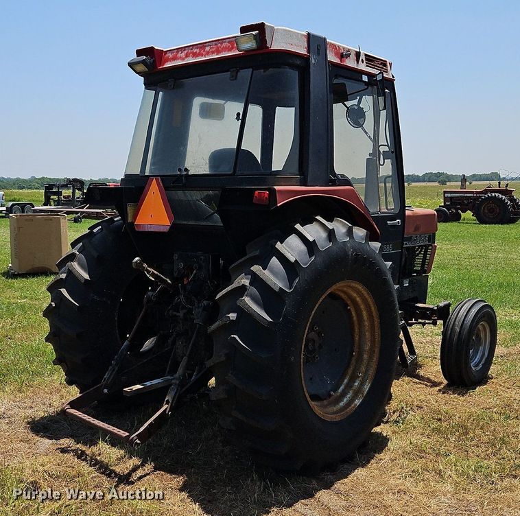 image for item LL9260 1990 Case IH 685  tractor
