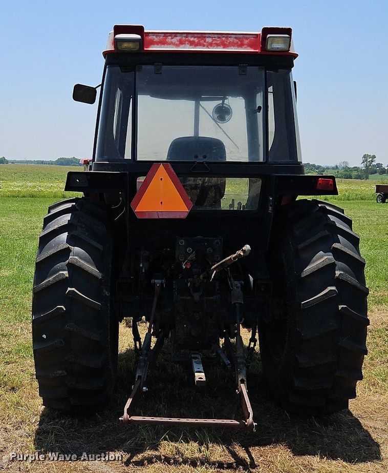 image for item LL9260 1990 Case IH 685  tractor